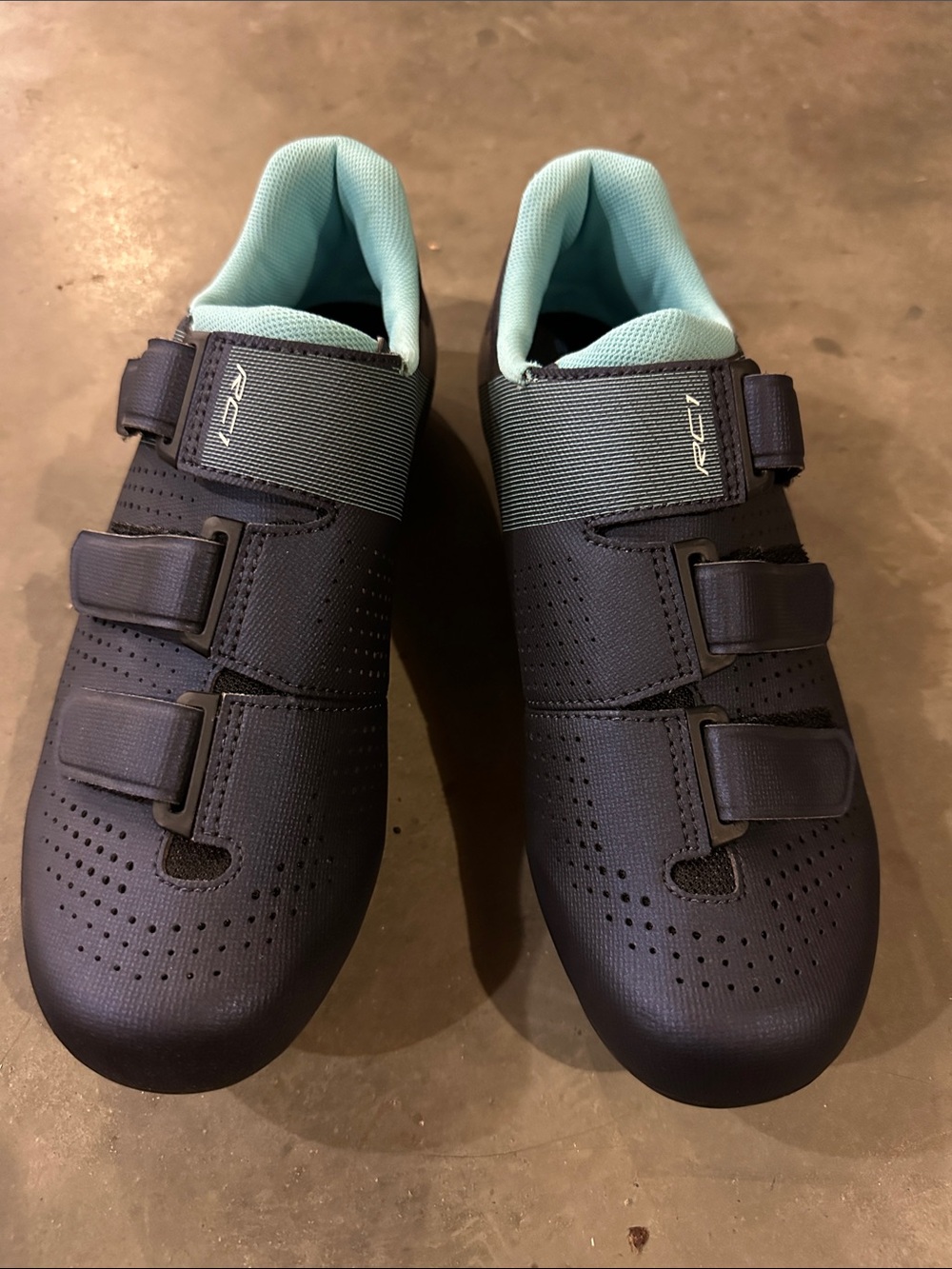 Shimano RC1 cycling shoes